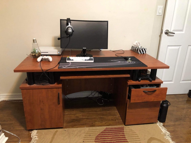 Desk with adjustable chair Desks Mississauga / Peel Region Kijiji