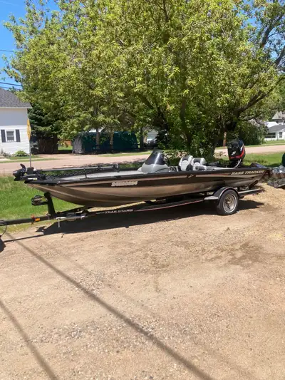 2004 BassTracker Boat - Pro Team 185 90Hp 2 stroke Mercury outboard - oil injected Minn Kota Terrova...