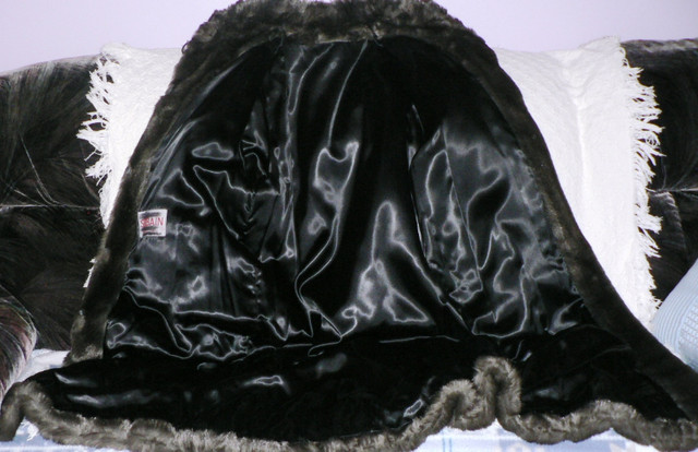 Manteau Sirbain dans Femmes - Hauts et vêtements d'extérieur  à Granby - Image 4