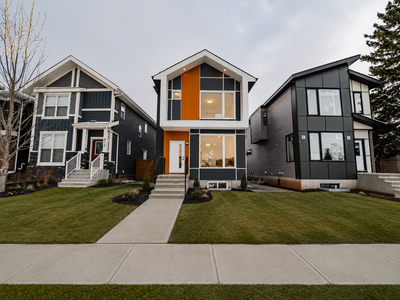 Main Floor 3 Bedrooms 3 Washrooms Double Detached Garage $2700.00 Plus 60% Utilities Convenient acce...