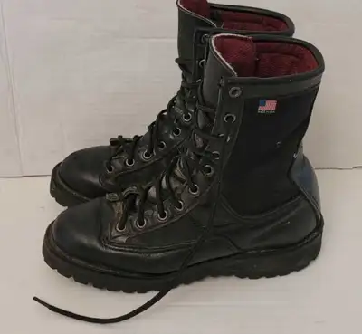 Womens/girlsSize 6.5 US Danner Acadia Insulated (200G) Boots Leather upper Gore-tex liner These are...