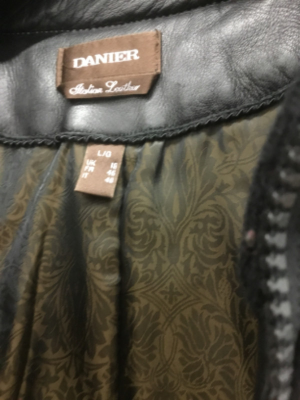 Danier Thinsulate Leather Coat Vintage in Women's - Tops & Outerwear in Markham / York Region - Image 2