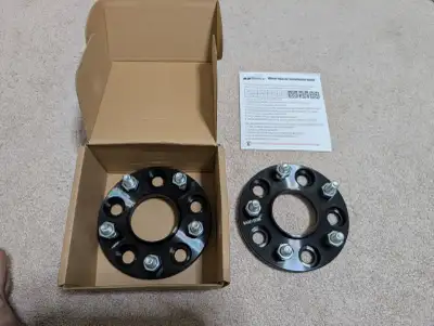 Almost like new, comes with the bolts as well, selling a pair of 15mm and a pair of 20mm for $80/pai...