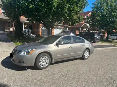 Runs great Great on gas 2.5 litre engine Brand new winter tires New front brakes and new front wheel...