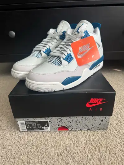 Jordan 4 Military Blue Size 11, View more