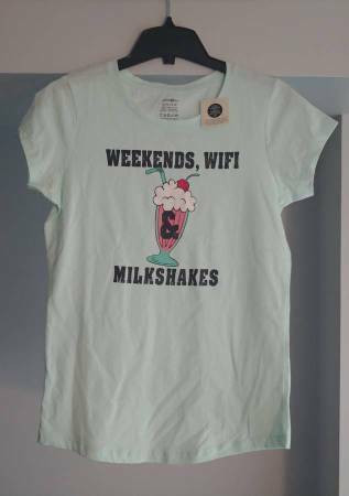 Young Girls Size XL "Weekends, WIFI, Milkshakes" T-Shirt - New in Kids & Youth in Burnaby/New Westminster