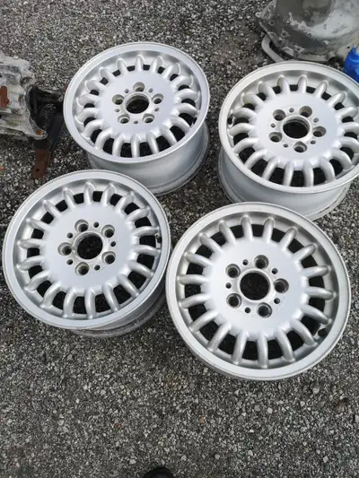 Set of 4 BMW E36 rims. Good condition.