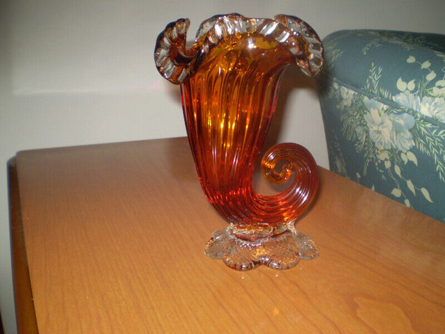VINTAGE 1971 HORN OF PLENTY Chalet Glass / Rare Stamp Markings in Arts & Collectibles in Thunder Bay - Image 2