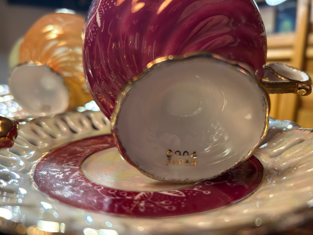 Fine porcelaine -Tasses et soucoupes  dans Art et objets de collection  à Ville de Montréal - Image 3