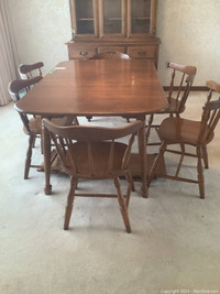 Vintage Colonial Maple Dining Table & chairs on Auction