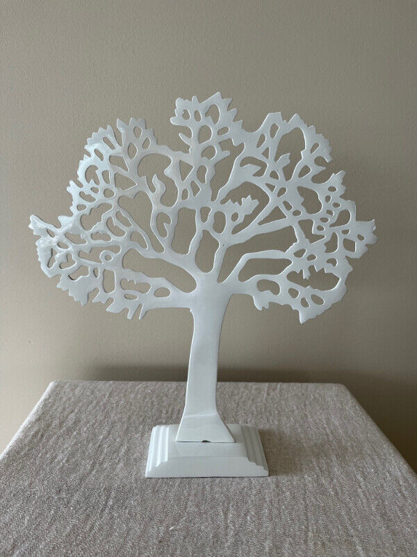 JEWELRY HOLDER METAL LIVING TREE STAND-WHITE in Jewellery & Watches in Edmonton - Image 2