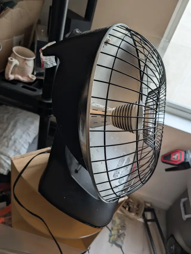 Presto HeatDish Plus Tilt in Heaters, Humidifiers & Dehumidifiers in Winnipeg - Image 3