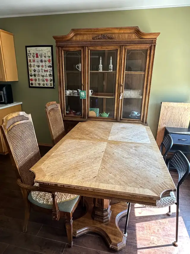 Vintage Dining Table with Matching Cabinet in Dining Tables & Sets in Winnipeg - Image 2