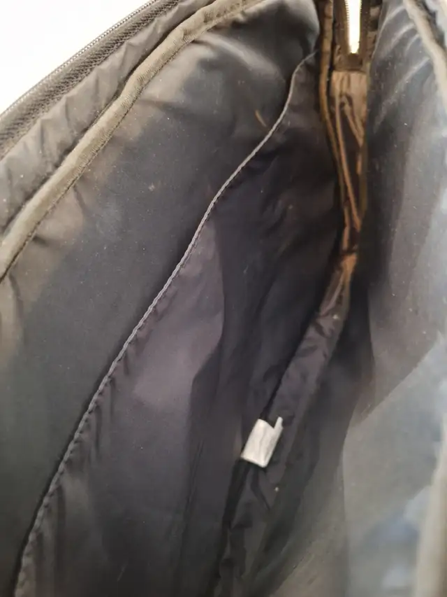 LeSportsac Black Laptop Bag in Laptop Accessories in Kitchener / Waterloo - Image 4