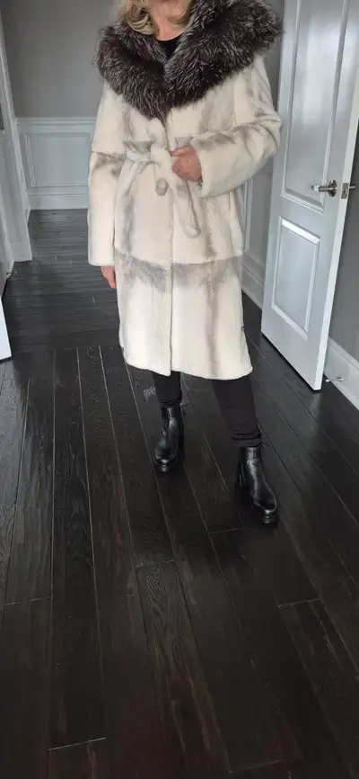 STUNNING NATURAL FUR COAT! size M, View more
