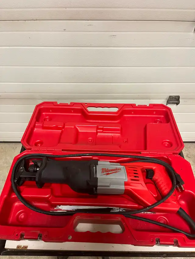 Milwaukee reciprocal saw in Power Tools in Thunder Bay - Image 2