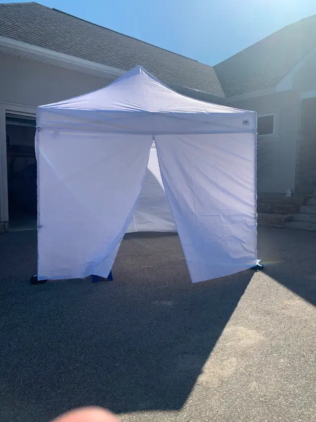 10' x 10'  Canopy Tent in Hobbies & Crafts in Barrie - Image 2
