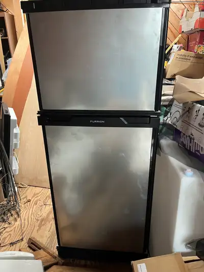 WILLING TO TRADE FOR MILWAUKEE GEAR, OTHER TOOLS, ETC TRY YOUR TRADE OFFERS Working 12v furrion frid...
