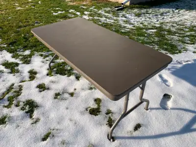 Versatile medium-sized indoor/outdoor table with folding legs, View more