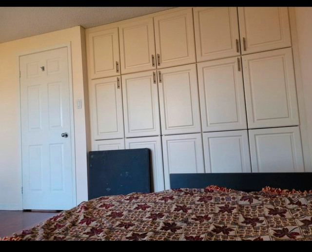 Room for rent for female student,  Erin mills parkway/folkway in Room Rentals & Roommates in Mississauga / Peel Region