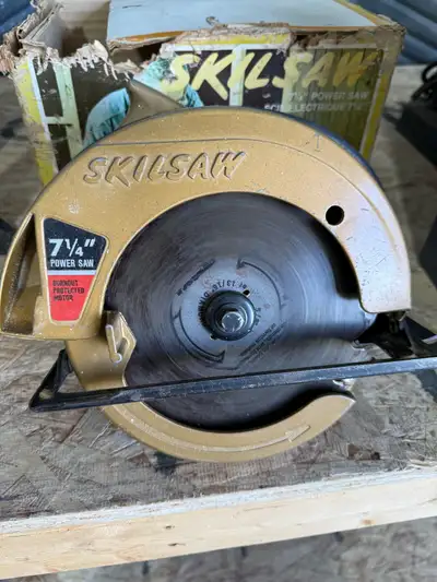 7 1/4” corded Skil Saw. With saw blade.