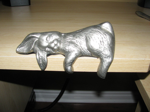 Vintage Pewter Sleeping Bunny Rabbit in Arts & Collectibles in Oakville / Halton Region - Image 4