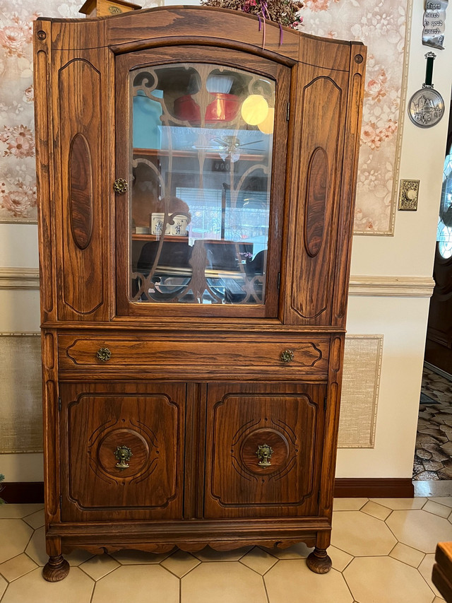 vintage china hutch.  1950 in Hutches & Display Cabinets in Windsor Region