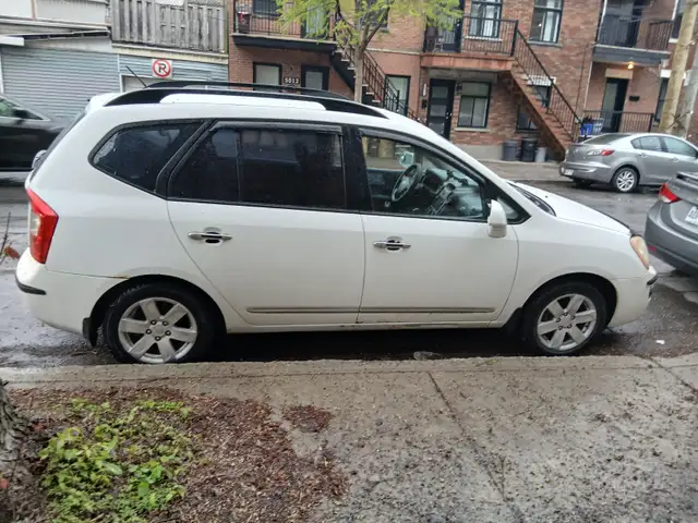 Kia rondo ex model automatic well maintained457023429227980800