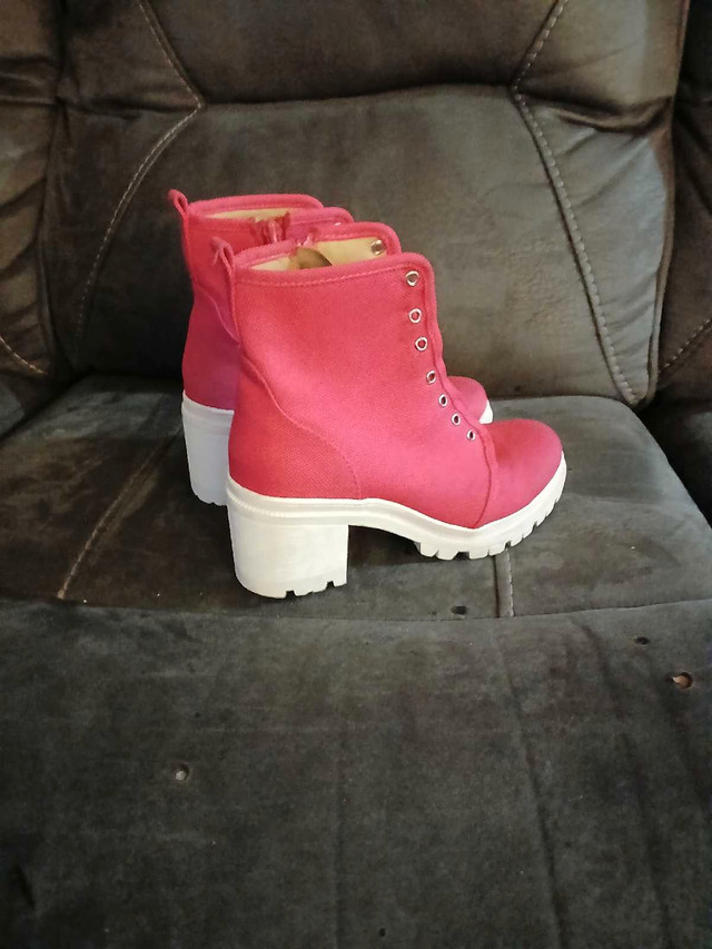 Women's Pink and White High Tops Size 6.5 in Women's - Shoes in City of Toronto