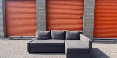 Message me if interested its in good condition no issues the chaise is reversible, the price is nego...