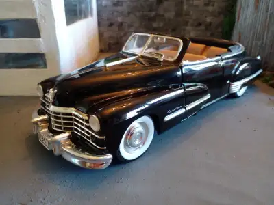 1:18 1947 Cadillac Series 62 convertible Made by Anson In fair condition - good for parts, repair, b...