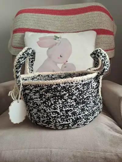 Grand Panier de rangement faite au crochet, View more