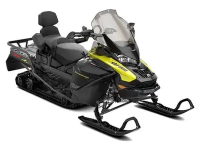 Expedition 900 Ace, wide track (20”), comes with storage box, windshield,ski skins. 1 up seat with g...
