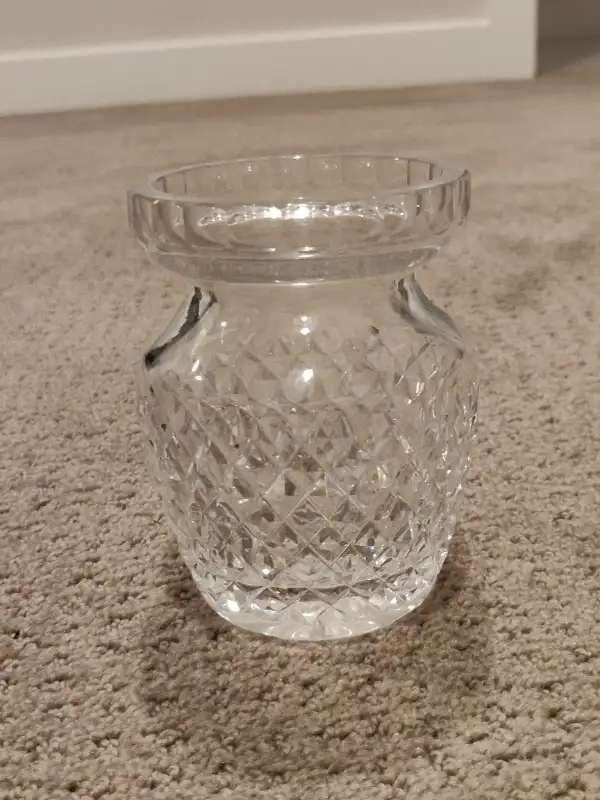 Heavy Glass Diamond Cut Mini Vase - 4-1/4" Tall in Arts & Collectibles in Calgary - Image 7