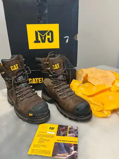 CAT Mens 8 Superlite Nano Toe CSA Safety Shoes Description: was tried on, not the right fit, still n...
