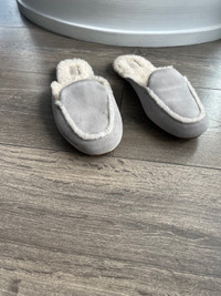 UGG slippers - size 7