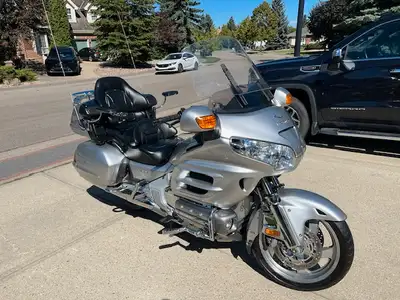 2005 Honda Goldwing Silver Anniversary Edition Fuel injected,1832cc,5 speed includes overdrive, shaf...