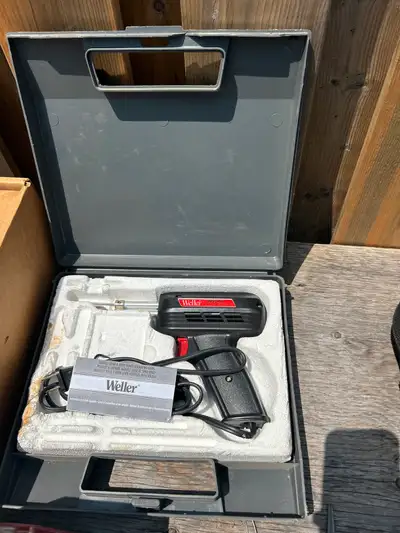 Weller Universal Pro 100/130 watts soldering gun, perfect for a variety of electrical tasks. * Model...