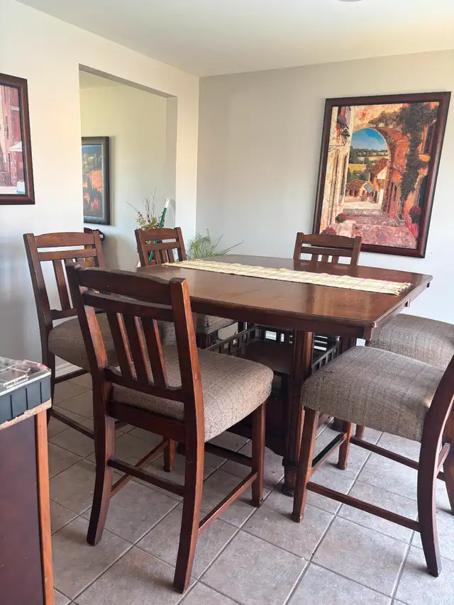 Gorgeous Dining Room Table in Dining Tables & Sets in City of Halifax - Image 2