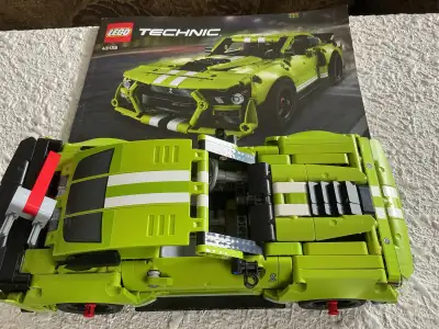 Let kids aged 9 and up build their own drag race car toy with this thrilling Lego 544 piece Technic...