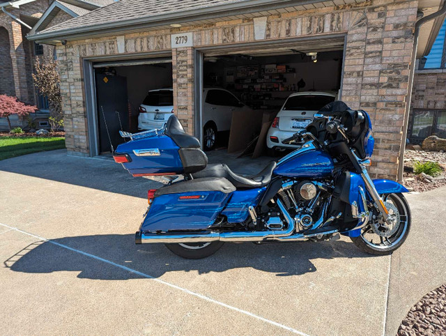 2019 street glide with low km like new km12800 in Touring in Windsor Region - Image 3