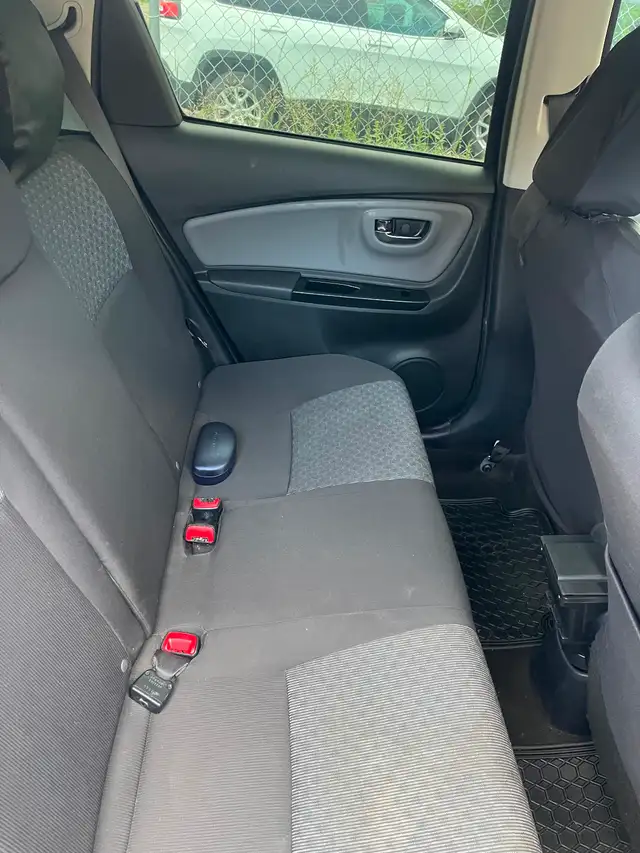 2015 Toyota Yaris LE in Cars & Trucks in Edmonton - Image 4