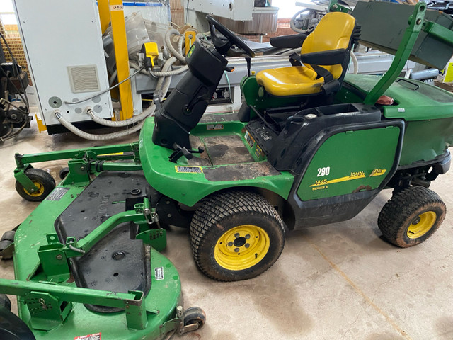 John Deere 1445 diesel mower in Lawnmowers & Leaf Blowers in Summerside