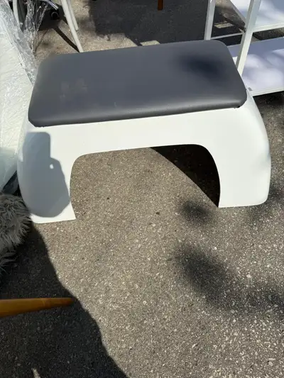 Add a touch of modern flair to your space with this chic, used white stool featuring a sleek gray cu...