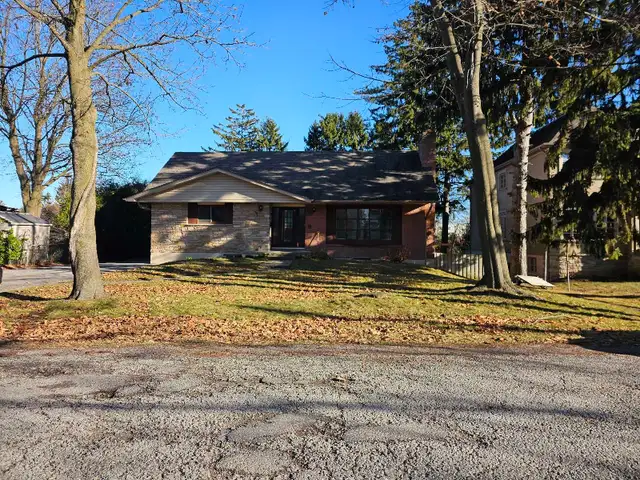 BEAUTIFUL 2 BEDROOM MAIN FLOOR HOUSE IN PICKERING