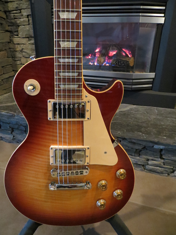 Gibson Les Paul Standard USA 2008 in Guitars in Medicine Hat
