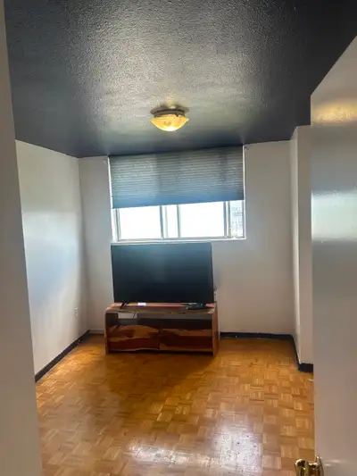 Private room for rent inside an 1 Bedroom apartment. Shared kitchen and washroom. Perfect for 1 pers...