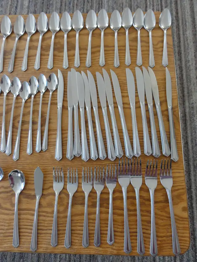 FD Rogers 73 Pieces Stainless Korea Beaded Pattern590991537032417282