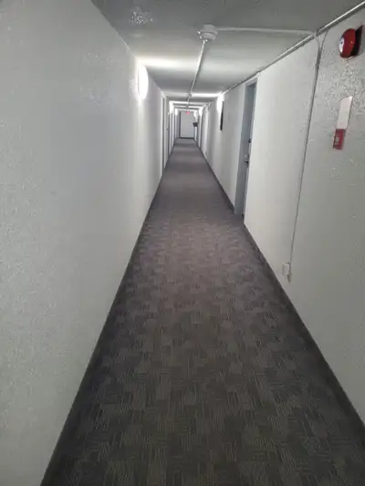 Westend room rental Great location near to Mayfield shopping mall، West edmonton mall، Misercordia h...