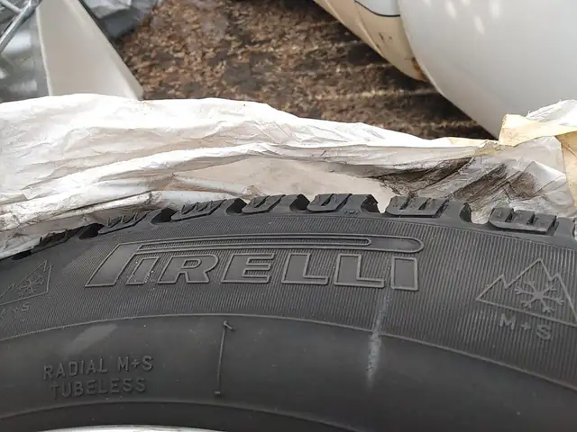 4 Pirelli winter tires with rims 235/55 R18 in Tires & Rims in Markham / York Region - Image 2